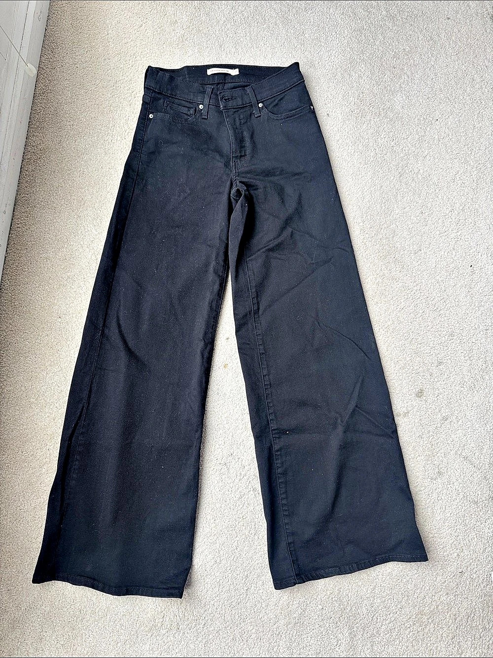 Levi Strauss & Co. 318 Shaping Wide Leg. Black Wide Leg Jeans Waist 27 Like New